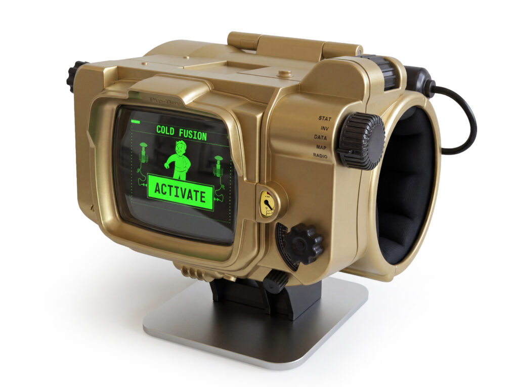 Fallout-TV-Serie: Pip-Boy 3000 Mk V „Overseer’s Edition“ im Maßstab 1:1