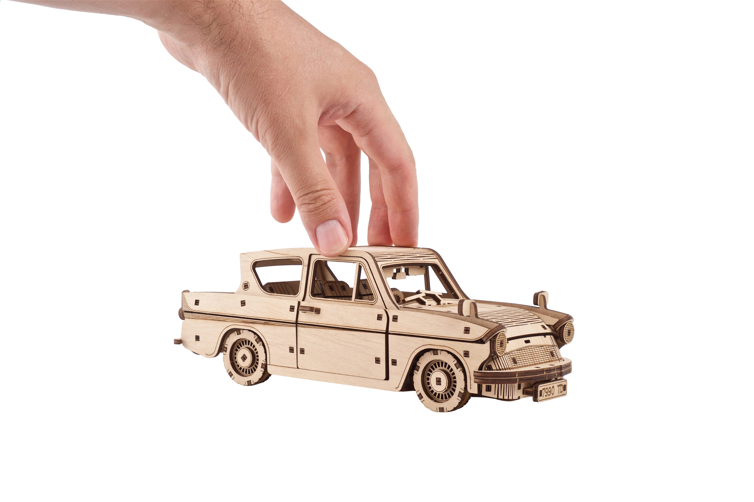 UGEARS Harry Potter: Flying Ford Anglia™ 3D Mechanical Model - Image 6