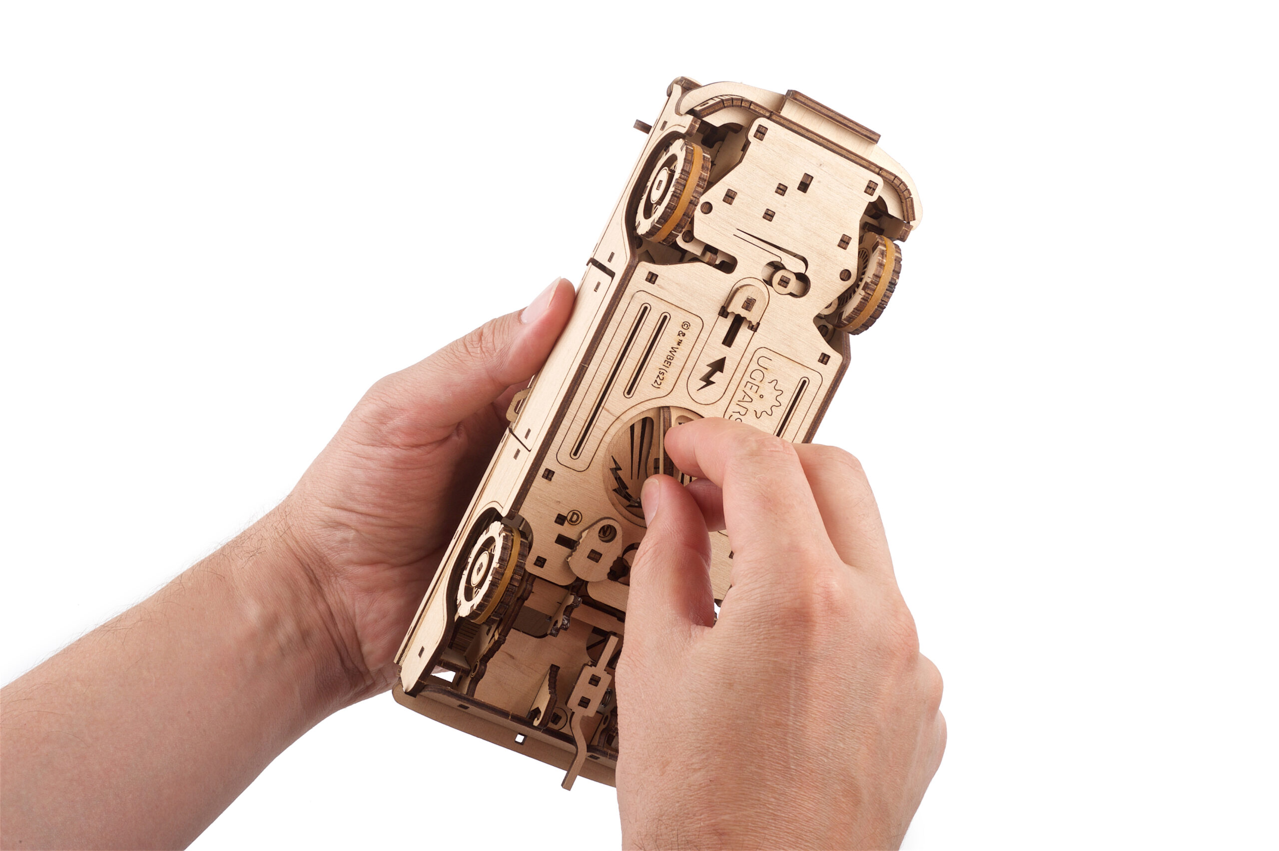UGEARS Harry Potter: Flying Ford Anglia™ 3D Mechanical Model - Image 7