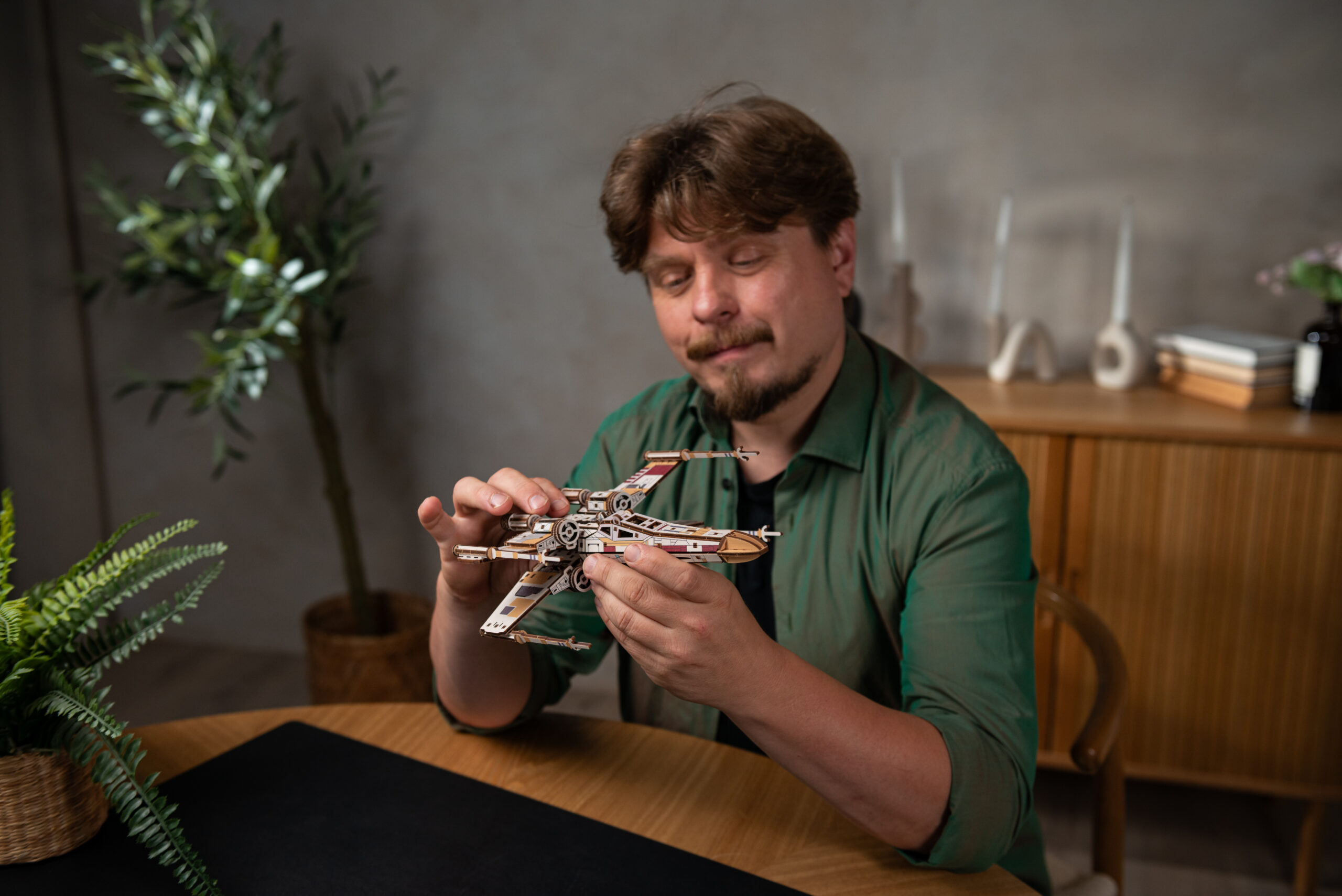 UGEARS Star Wars™: Luke Skywalker’s X-Wing Starfighter™ 3D Mechanical Model - Image 6