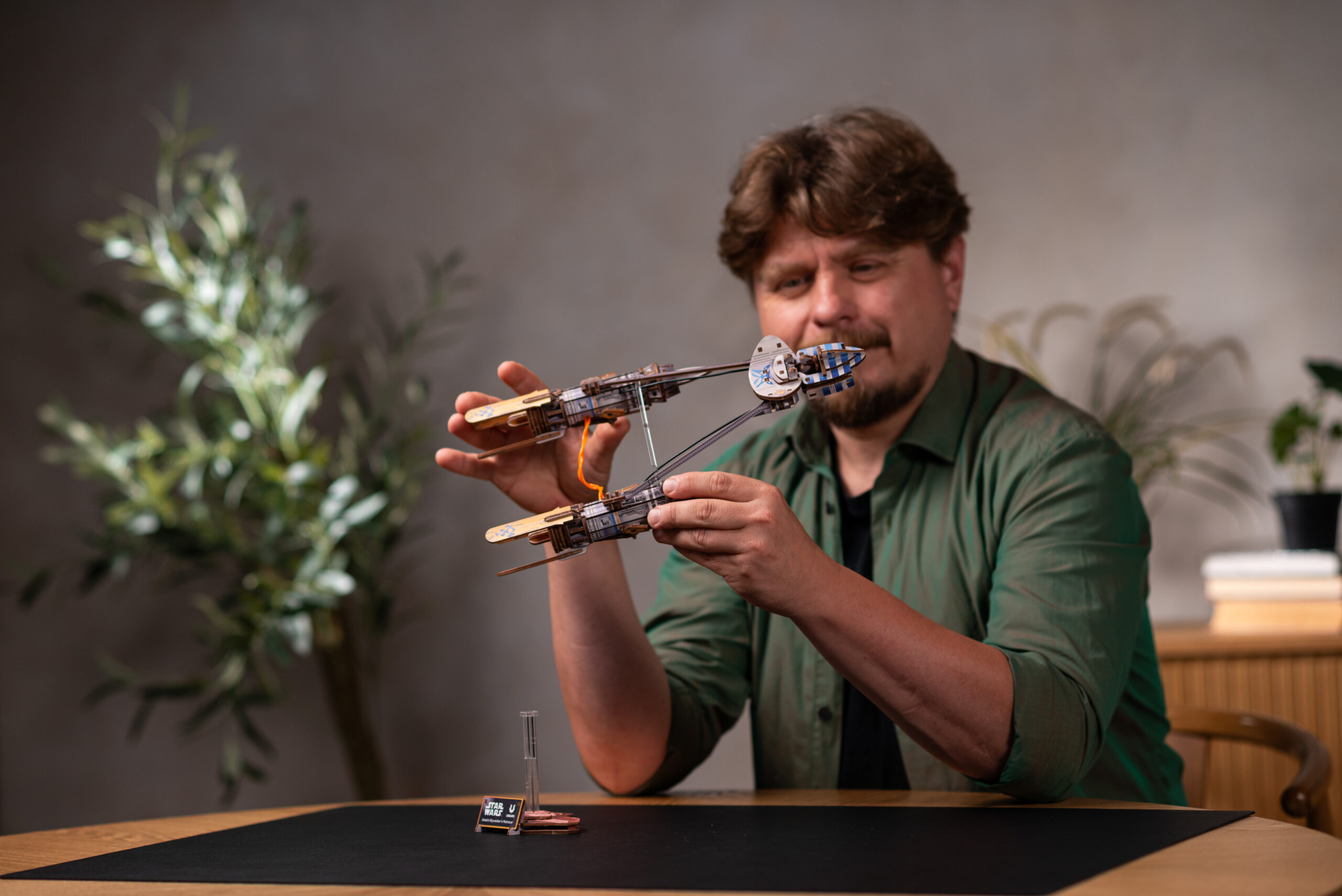 UGEARS Star Wars™: Anakin Skywalker’s Podracer™ 3D Wooden Model - Image 5