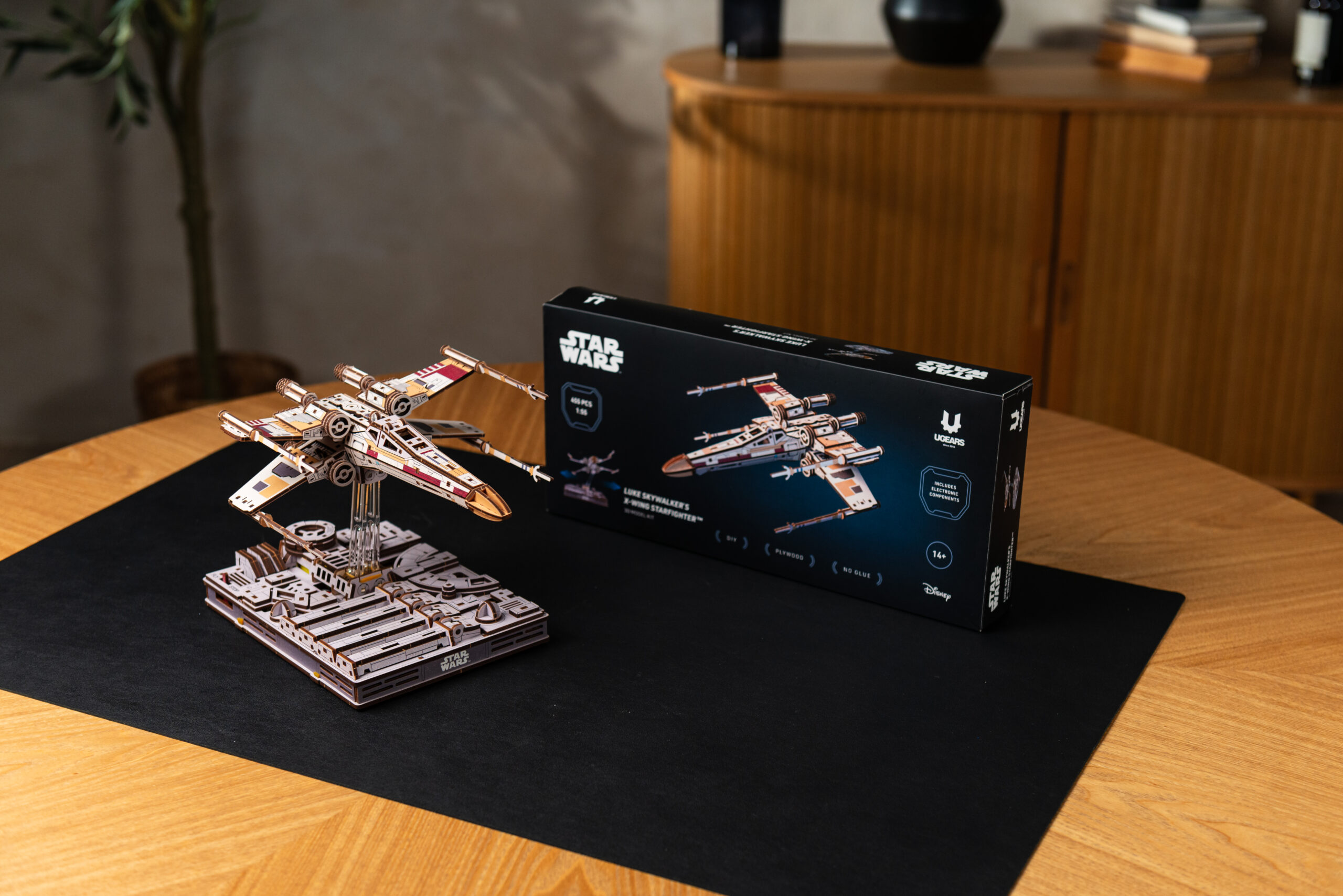 UGEARS Star Wars™: Luke Skywalker’s X-Wing Starfighter™ 3D Mechanical Model - Image 5